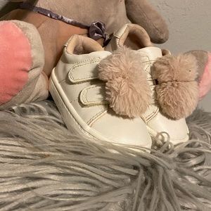 H&M toddler shoe size 20/21 . Perfect condition .